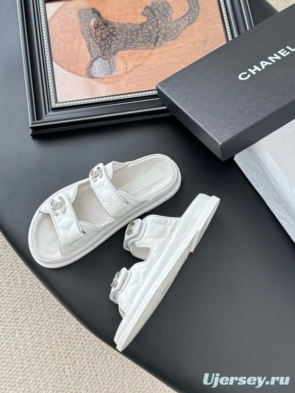 2025 Women Chanel White Leather Slippers LY00310