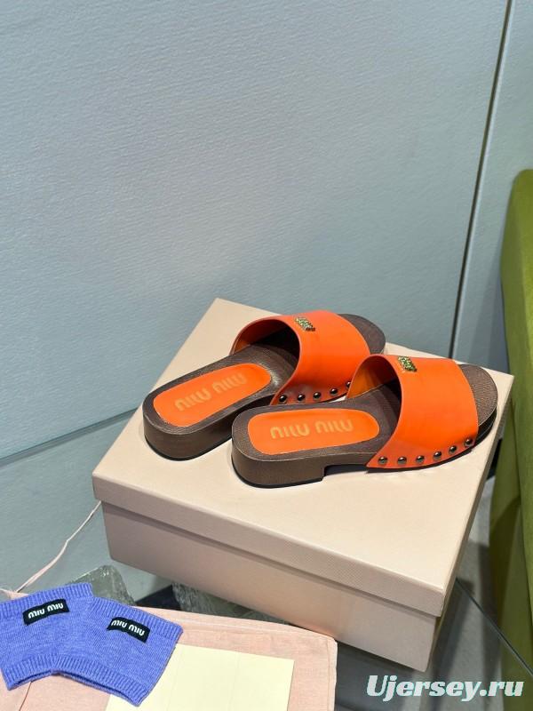 2025 Women Miumiu Orange Patent Leather Slippers