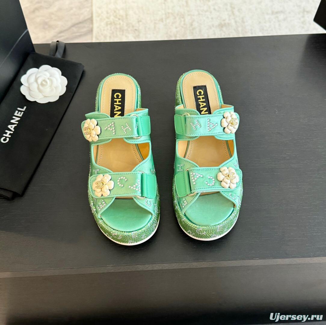 2025 Slippers Chanel Green Leather Platform Floral LY00330
