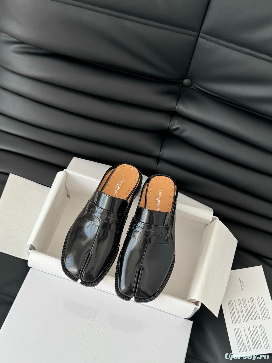2025 Women MM6 Black Leather Tabi Loafers