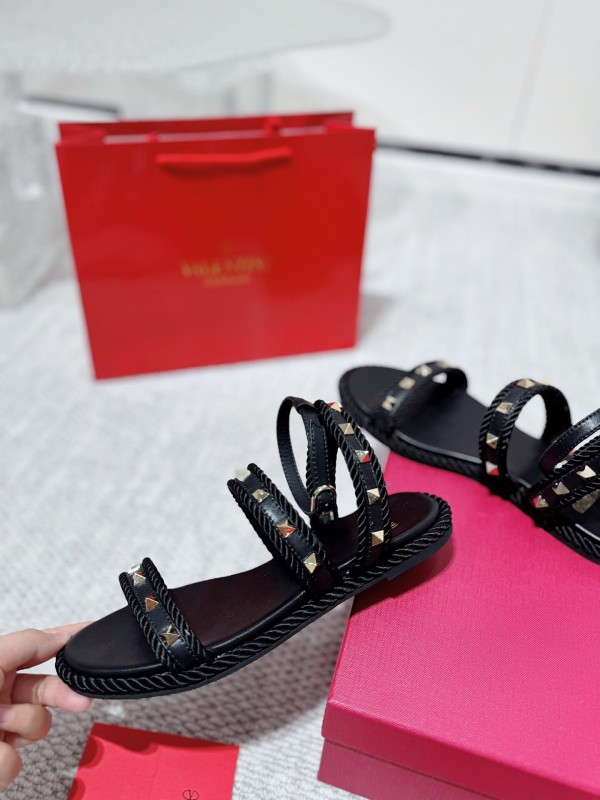 2025 Women Valentino Black Leather Sandals Studded LY00250