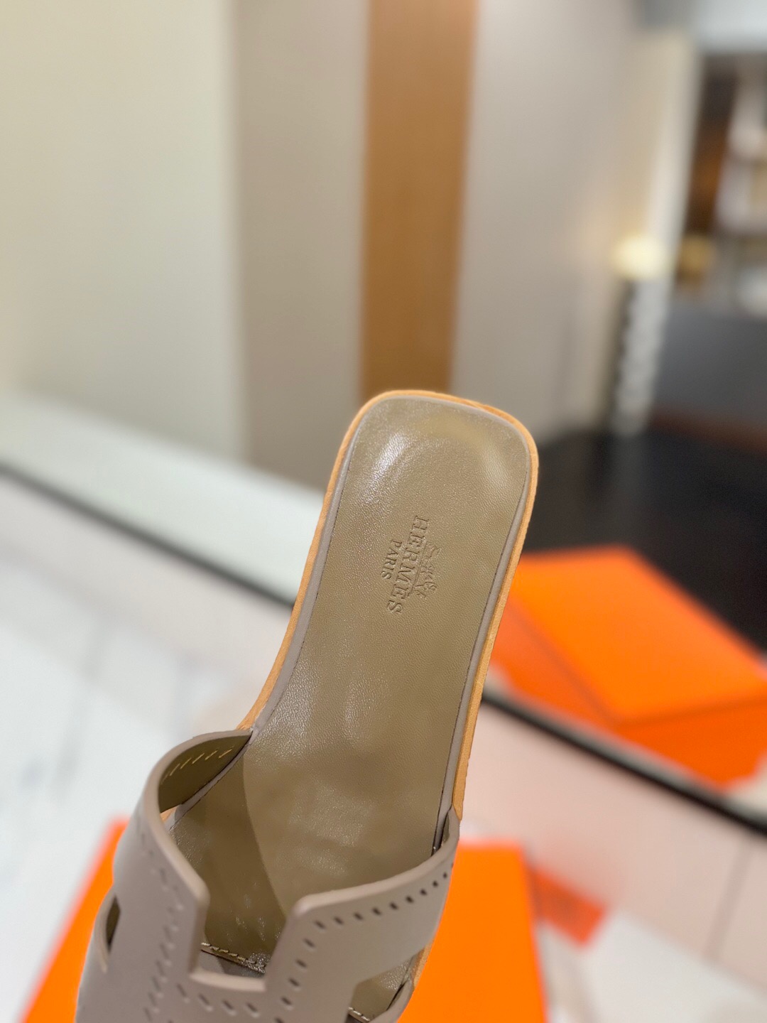 2025 Women Hermès Beige Leather Slippers