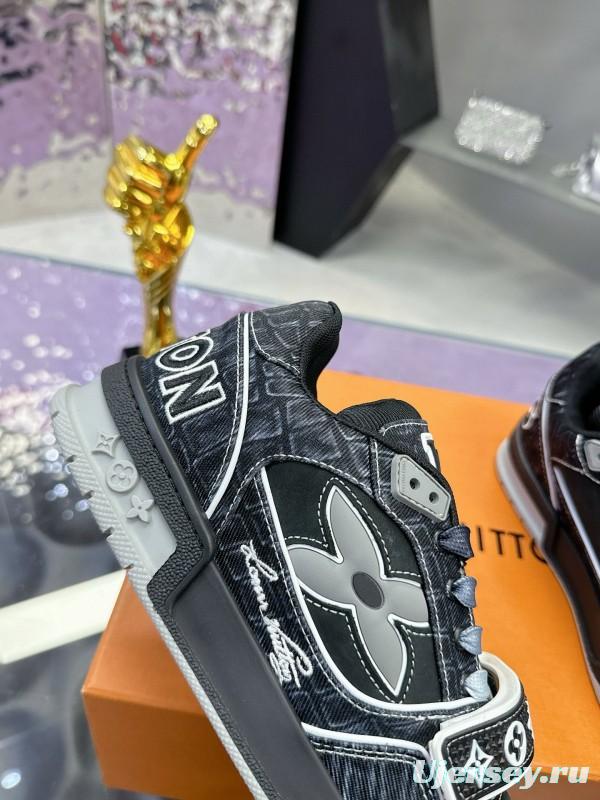 2024 Men Louis Vuitton Black White Leather Suede LV Trainer Sneakers