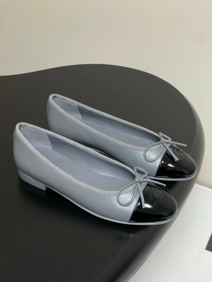 2025 Women Chanel Grey Black Leather Ballet Flat Bow KFY00320