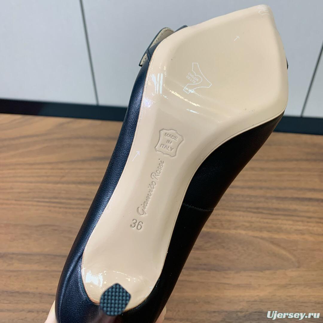 2025 Women Gianvito Rossi Black Leather Pointed Toe Buckle Pumps KFY00300