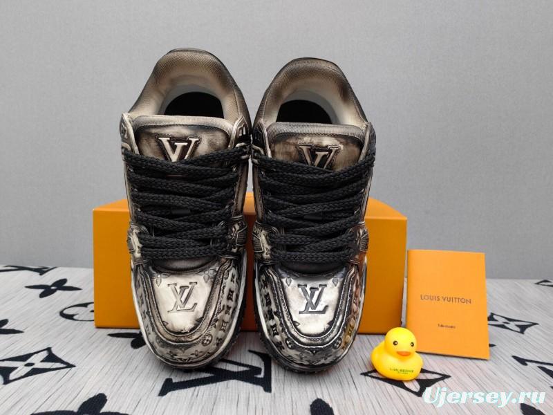 2025 Unisex Louis Vuitton Black White Leather Trainers KFY00510