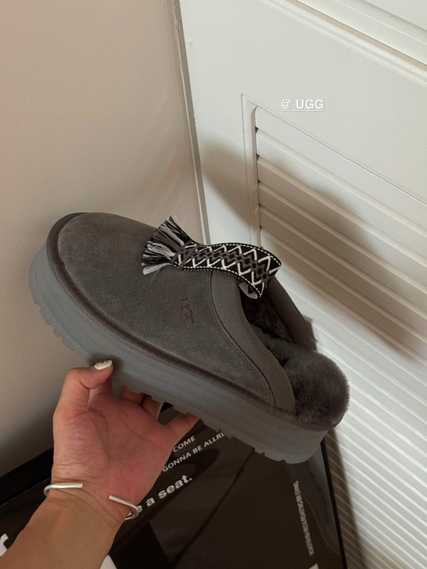 2024 UGG Gray Suede Slippers Tassel MJ00230