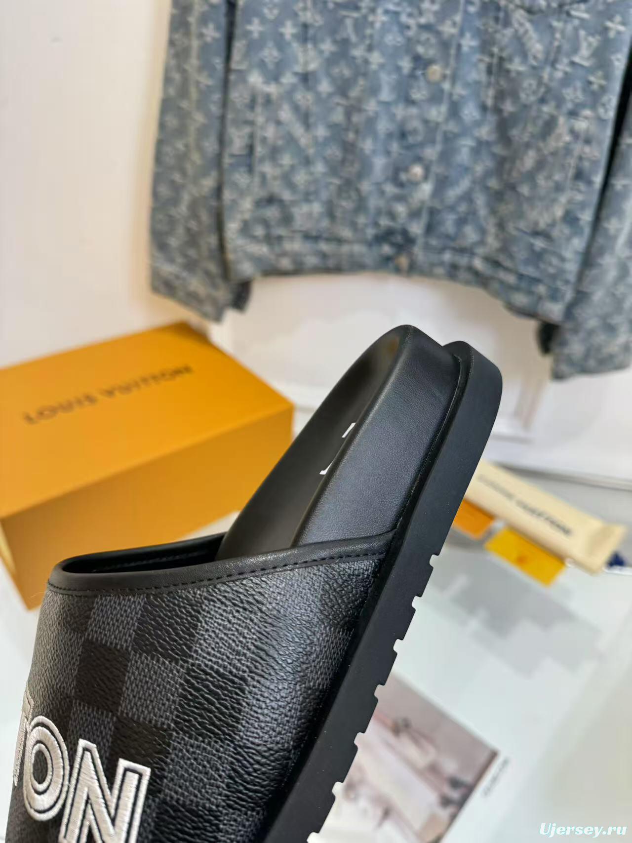 2025 Slippers Louis Vuitton Black Leather Slippers LY