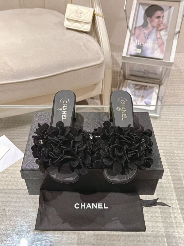 2025 Women Chanel Black Leather Slippers Floral B2032-2