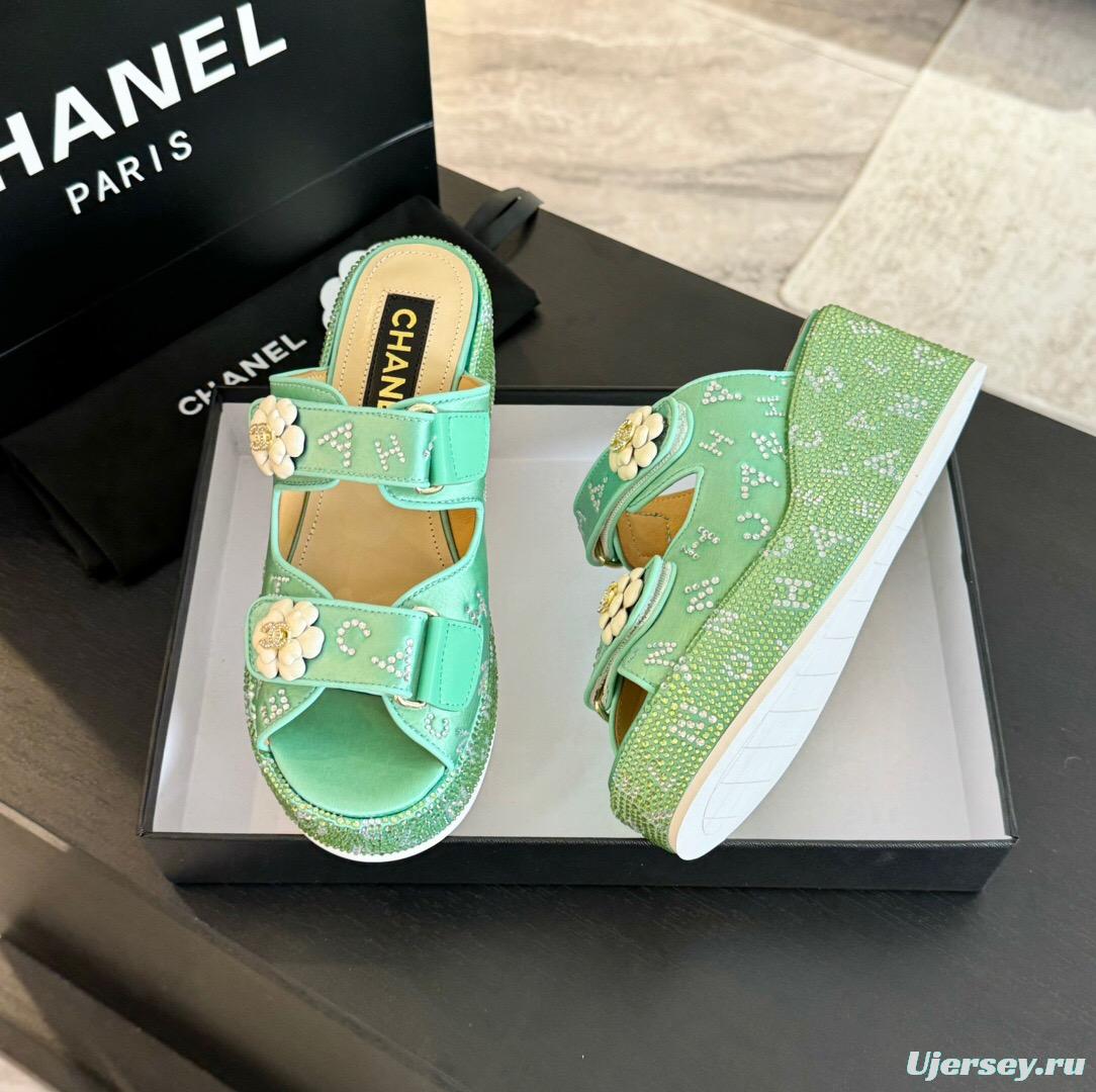 2025 Slippers Chanel Green Leather Platform Floral LY00330