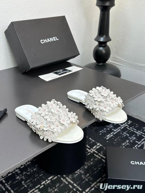 2025 Women Chanel White Leather Slippers