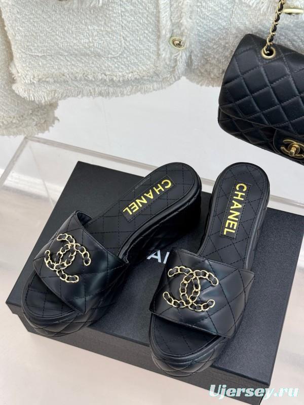2025 Slippers Chanel Black Leather Slip-On Chain CC Logo