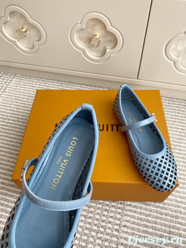 2025 Women Louis Vuitton Light Blue Patent Leather Mary Jane Flats KFY00310