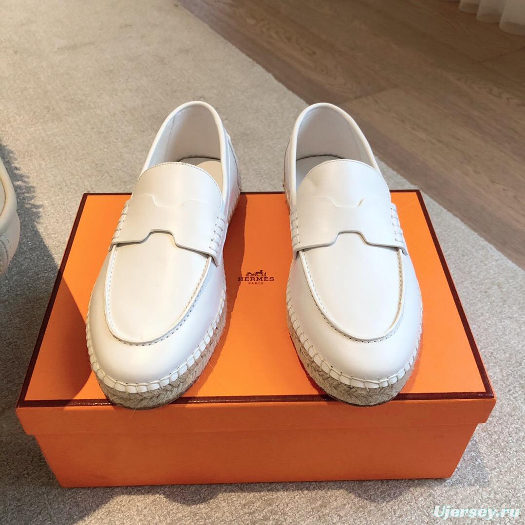 2025 Unisex Hermès White Calfskin Leather Loafers AS00380