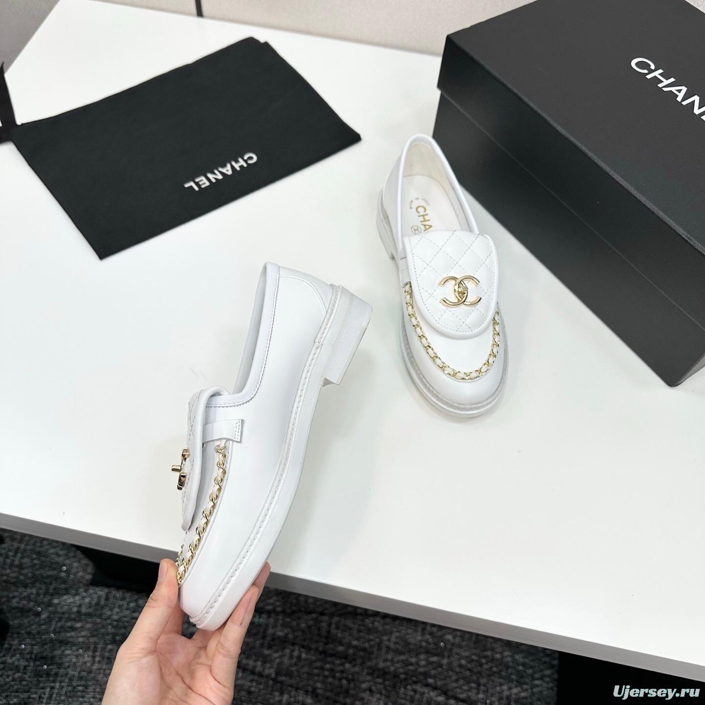 Chanel Classic Flap Chain CC Loafers with Buckle Closure - LY00320