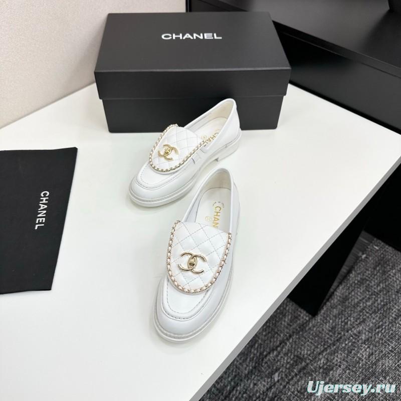 Chanel Classic Flap Chain CC Loafers with Buckle Closure - LY00320
