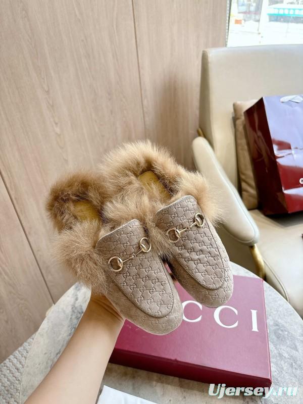 Gucci Women's Fur Mule with Double G Pattern and Horsebit Detail - LY00340