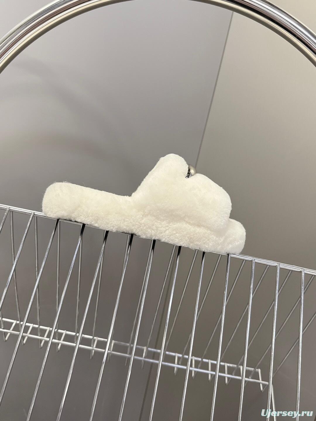 ALAÏA Fall/Winter 2025 Latest Fur Slippers - KFY00230