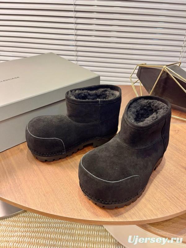 Balenciaga Oversized High Heel Snow Boots with Chunky Design - AS00500