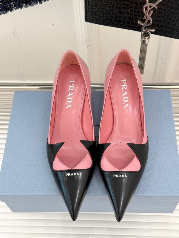 Prada 2025 SS Catwalk Pointed Toe Kitten Heel Single Shoes - KFY00310