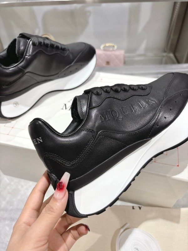Alexander McQueen Sprint Unisex Sneakers with Seal Logo - LY00