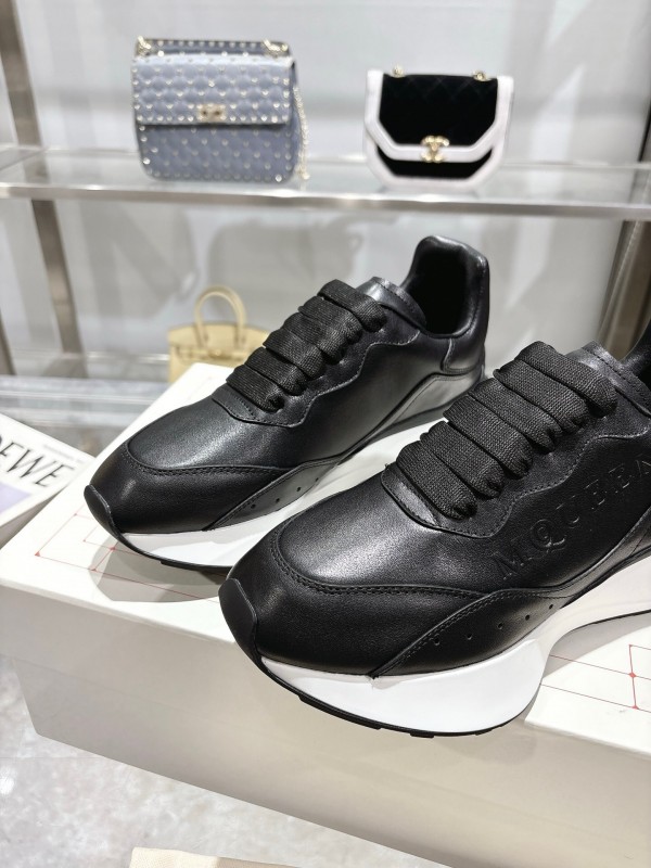 Alexander McQueen Sprint Unisex Sneakers with Seal Logo - LY00