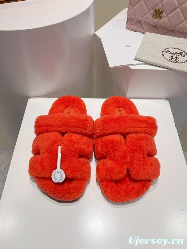 Herschel Supply Co. Love Uncle Full Wool Slippers with Wavy Fur Design - LY00270