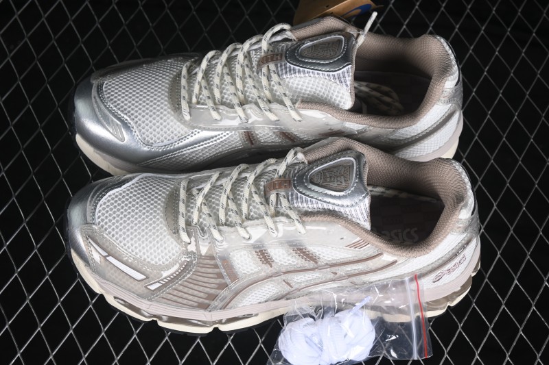 Asics Gel-Nimbus 12.1 Retro Breathable Cushioned Running Shoes for Men - 1203B144-100