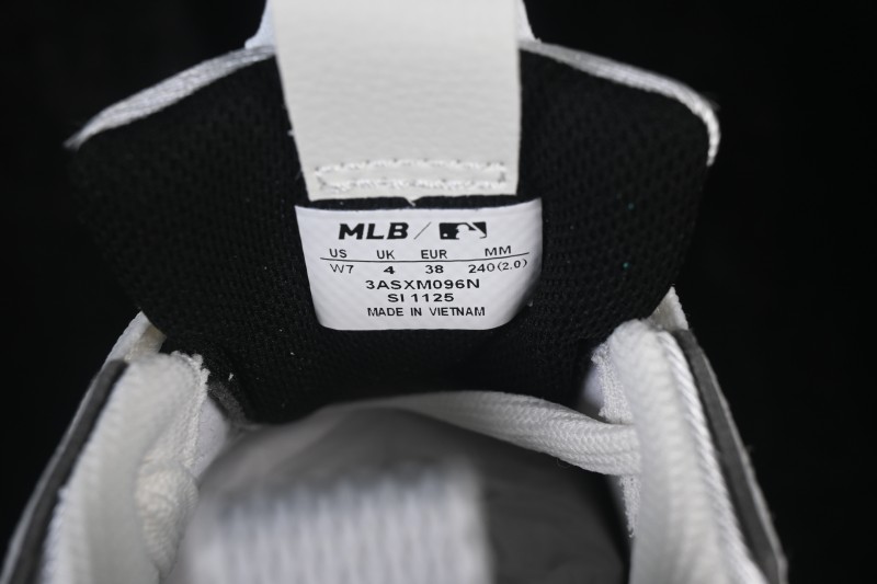New York MLB Chunky Curve Runner Enamel New York Yankees Thick Sole Casual Running Shoes - 3ASXM096N50WHS