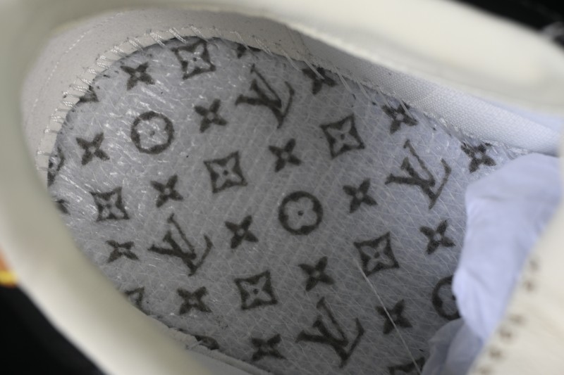 Louis Vuitton Tilted Sneakers Classic 2026SS Low-Top Casual Shoes in Smooth Calfskin Leather with Vuitton Branding - T.E5
