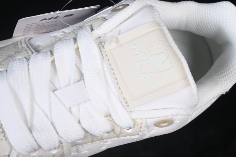 MLB New York Yankees Bigball Chunky Embo Monogram Platform Casual Sneakers - 3ASXM036N50IVS