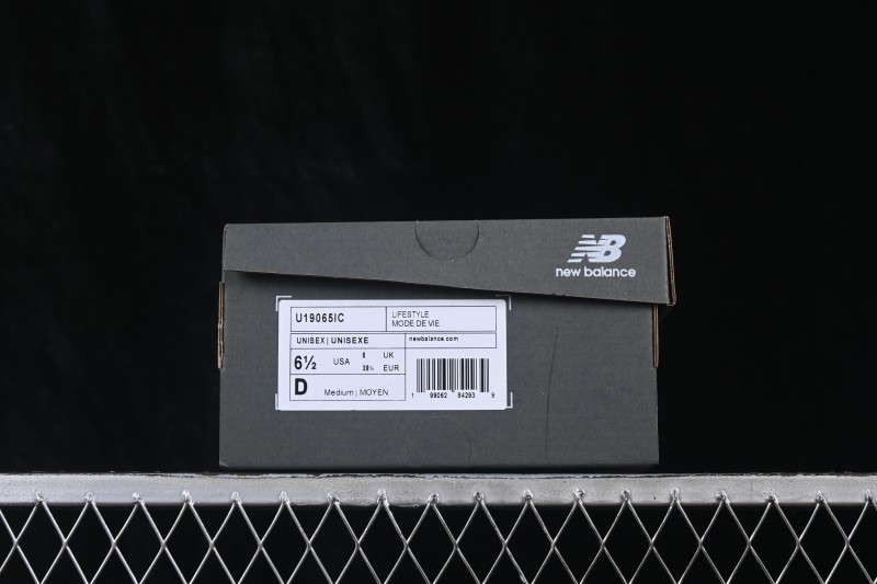 New Balance 1906 Retro Running Shoes with Lightweight Leather and Mesh Upper - U19065IC