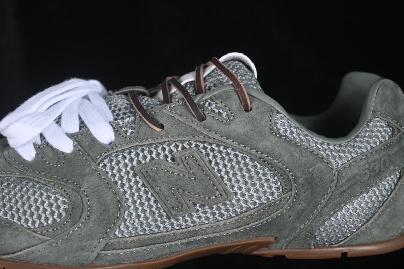 MiuMiu x New Balance 530 Low-Top Classic Retro Lifestyle Sneakers with Deconstructed Design and Dual Laces - AJD4
