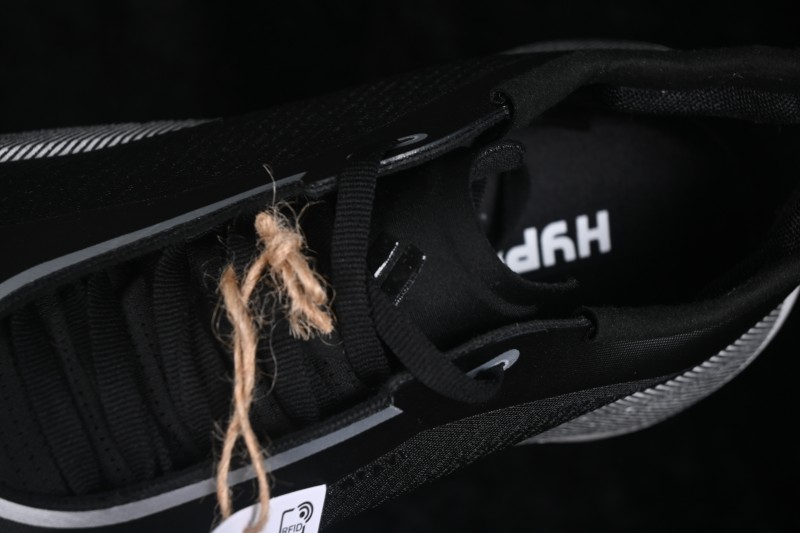 Adidas HyperBoost Edge M KI1919 Running Shoes with Breathable Boost Cushioning