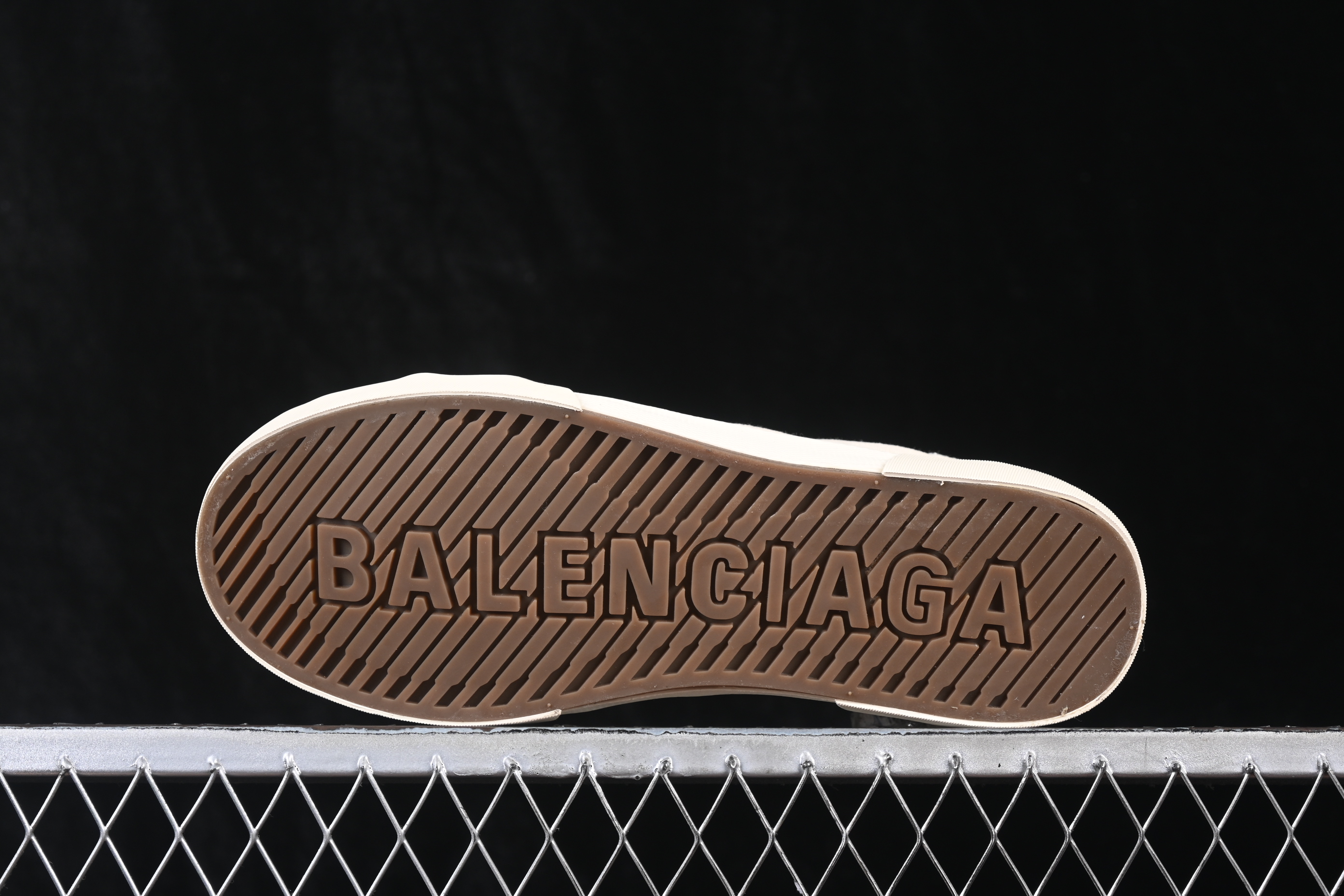 Balenciaga Paris Low Top Lace-Up Distressed Casual Half-Slip Sneakers W3RC49092
