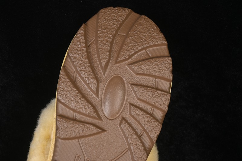 UGG Slipper Evolution Comfortable Flat No Special Function Closed Toe Slippers 1180 Soft Mustard