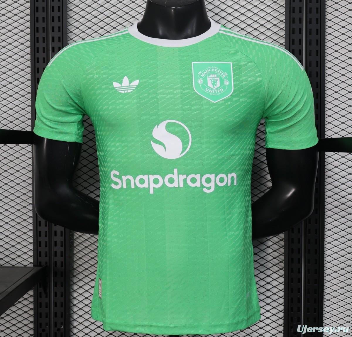 Player Version 25/26 Manchester United Green Goalkeeper Jersey